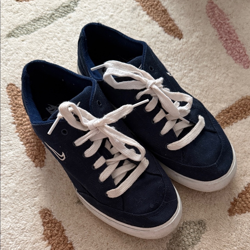 Vintage Nike Sneakers